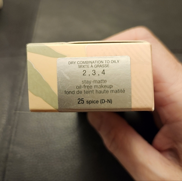 Clinique Stay-Matte Oil-Free Makeup Foundation In 25 Spice - Picture 4 of 8